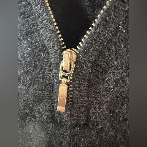 Cashmere Tunic, Black, with 1/4 zip Neck and Side Zip Pockets. Equivalent to XL. - Picture 7 of 13